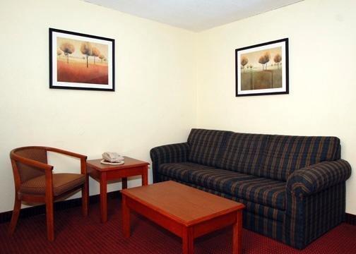 Days Inn & Suites By Wyndham Hickory Ngoại thất bức ảnh