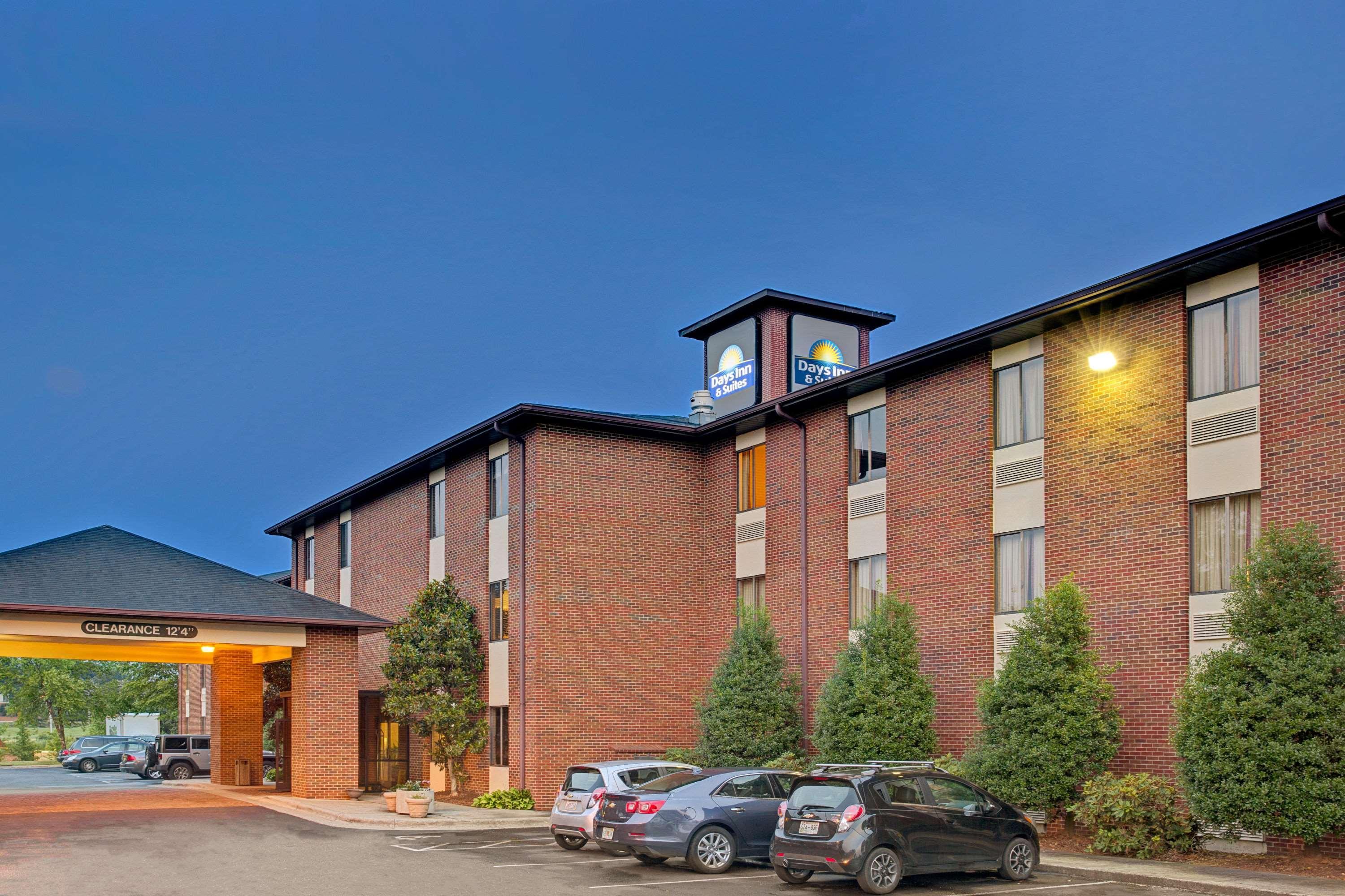 Days Inn & Suites By Wyndham Hickory Ngoại thất bức ảnh